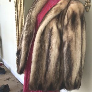REAL FUR FOX JACKET WITH PUFFY SHOULDERS.